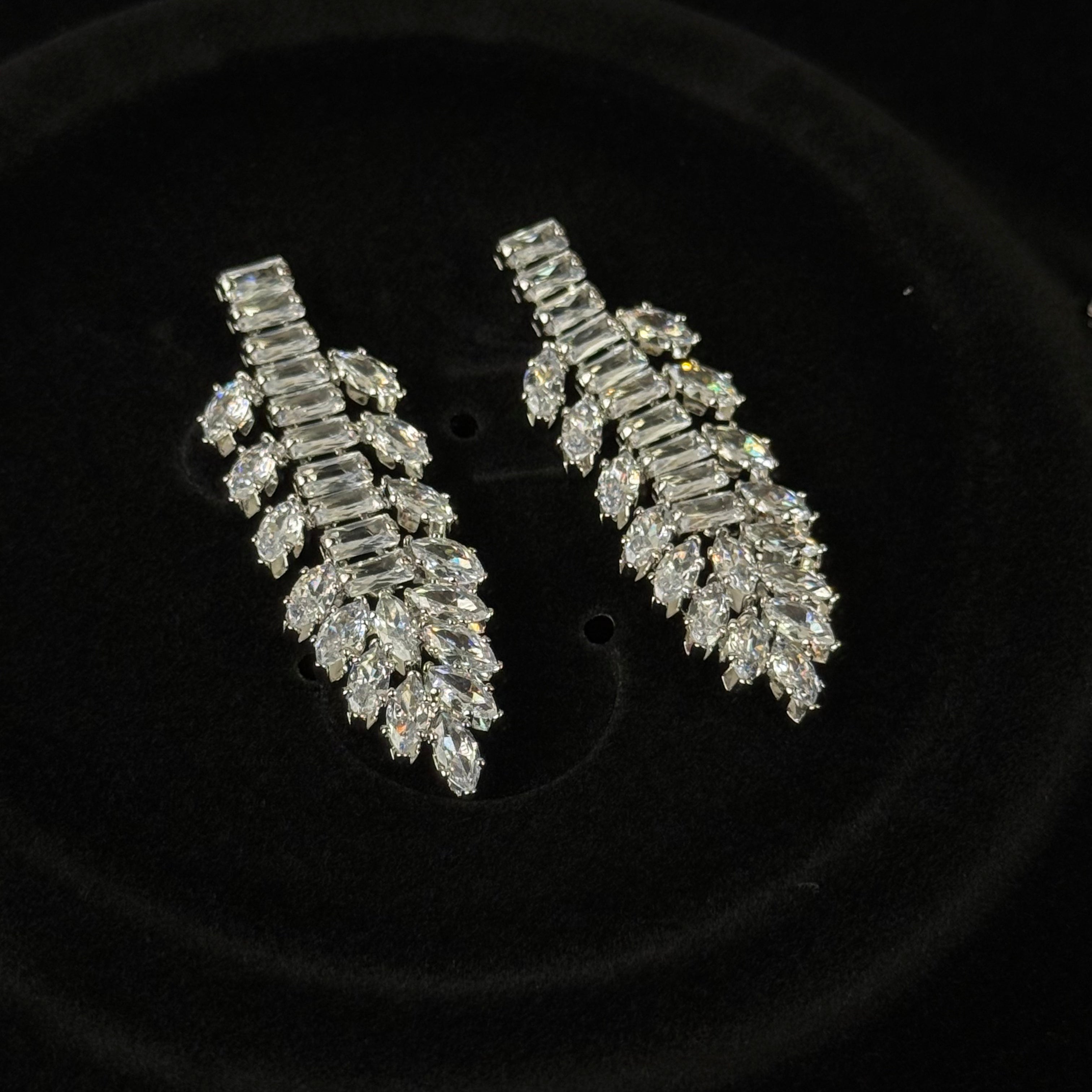 Luxury Cubic Zirconia Bridal Jewelry Set – V-Cut